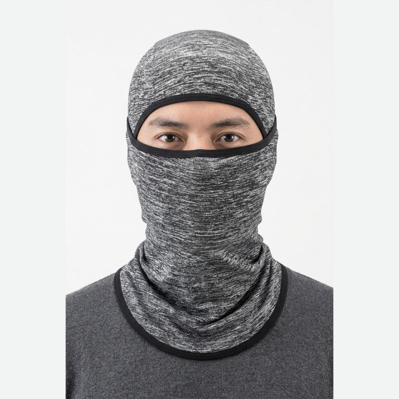 Cagoule Randonnée portée sur fond blanc