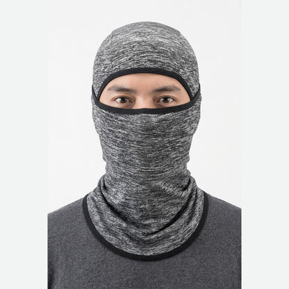 Cagoule Randonnée portée sur fond blanc
