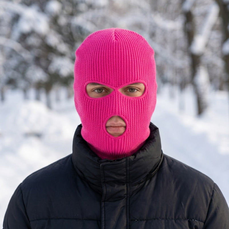 Cagoule Rose Homme portée en extérieur