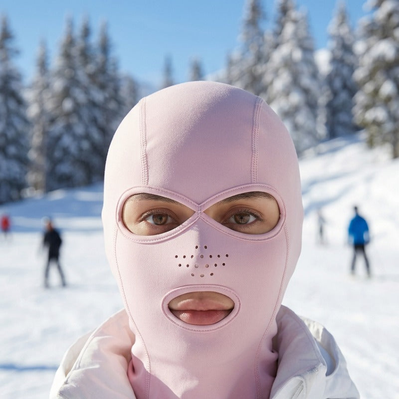 Cagoule Ski 3 Trous Rose portée en extérieur
