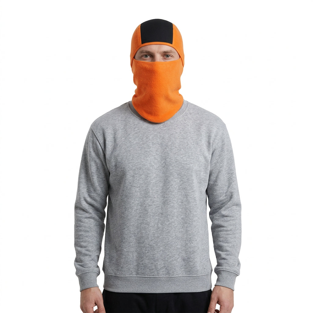Cagoule Ski Orange portée sur fond blanc