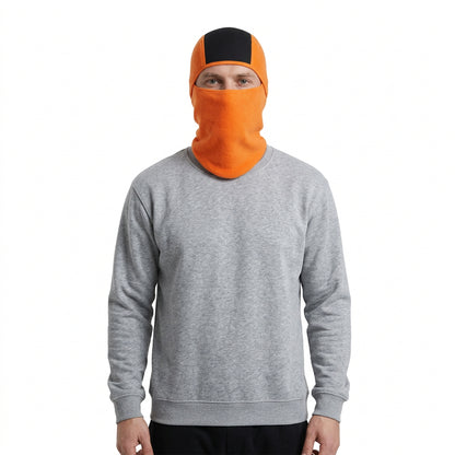 Cagoule Ski Orange portée sur fond blanc