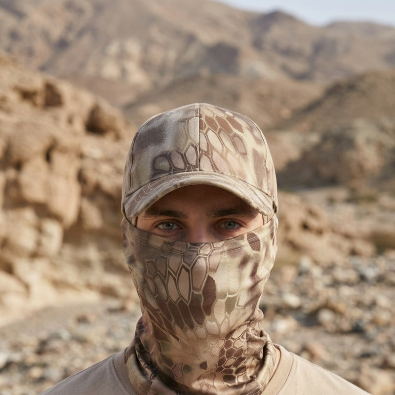 Cagoule Soldat Beige portée en extérieur