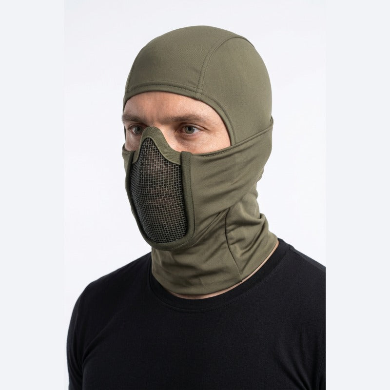 Cagoule Tactique Verte portée sur fond blanc