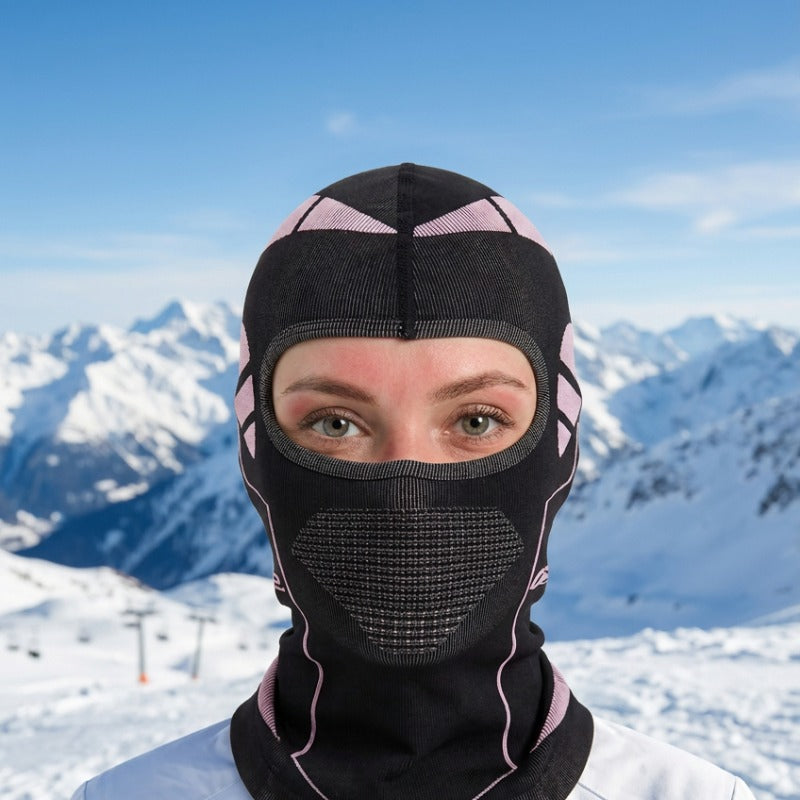Cagoule Thermique Rose portée en extérieur