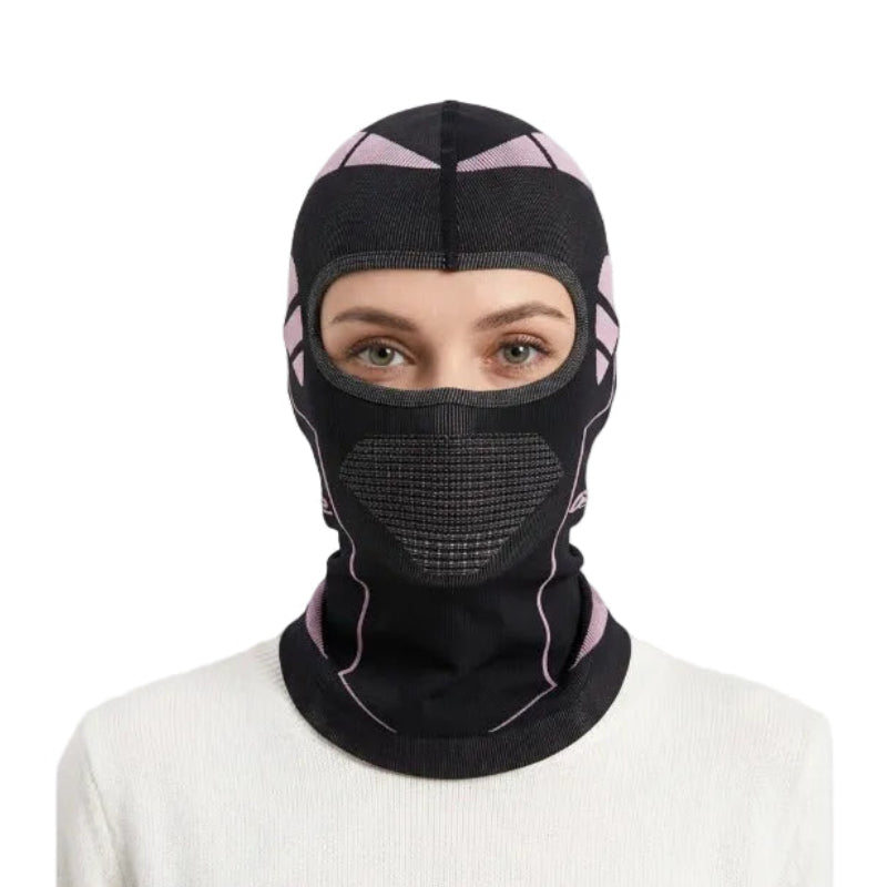 Cagoule Thermique Rose portée sur fond blanc