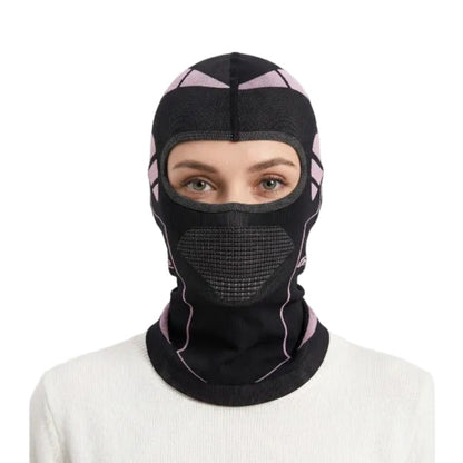 Cagoule Thermique Rose portée sur fond blanc