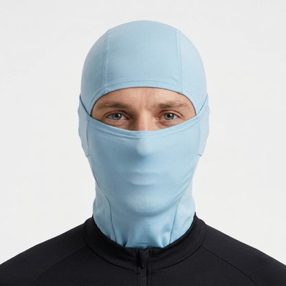 Cagoule Vélo Bleue portée sur fond blanc