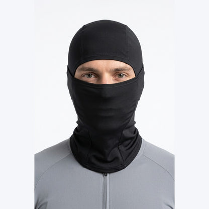 Cagoule Vélo Noire portée sur fond blanc