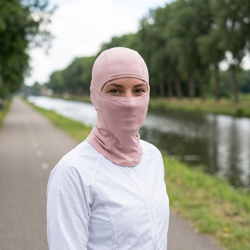Cagoule Vélo Rose portée en extérieur