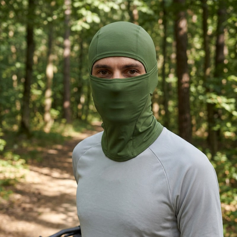 Cagoule Vélo Verte portée en extérieur