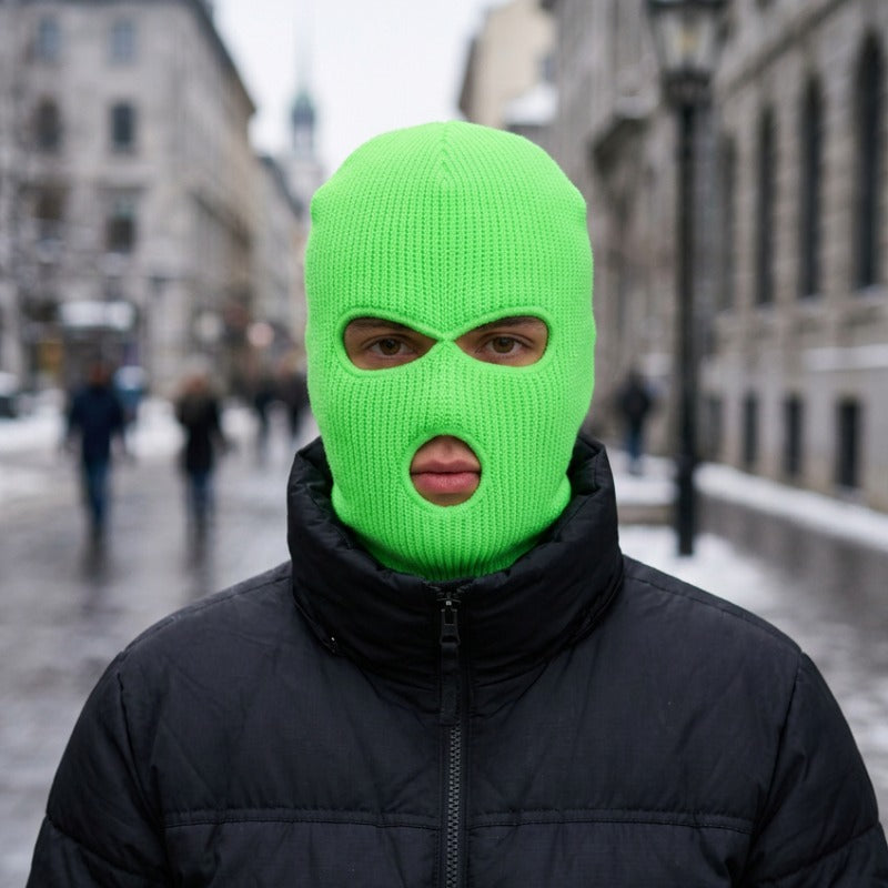 Cagoule Verte Homme portée en extérieur