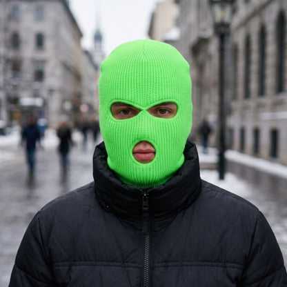 Cagoule Verte Homme portée en extérieur