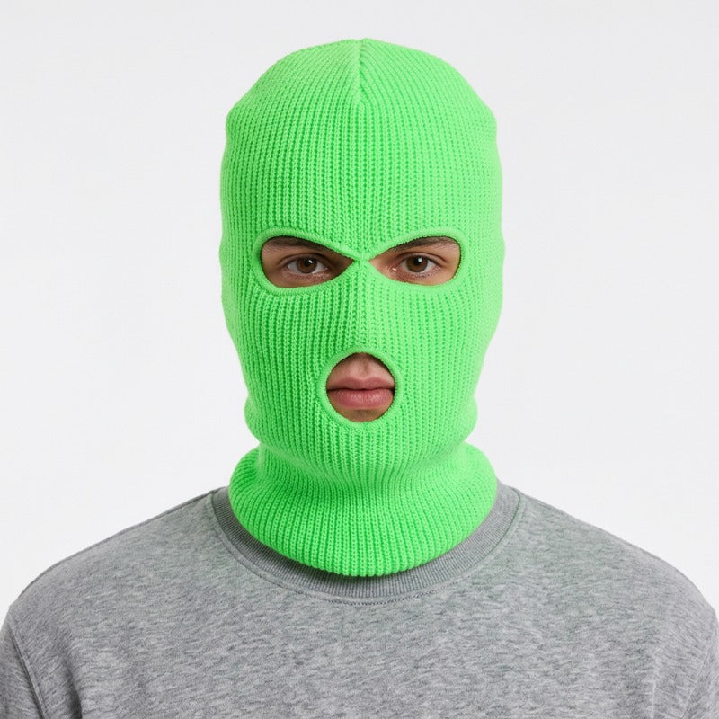 Cagoule Verte Homme portée sur fond blanc