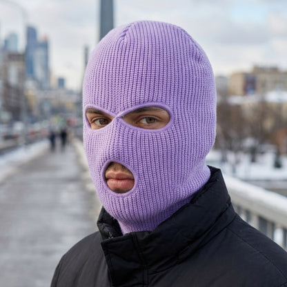 Cagoule Violette Homme portée en extérieur