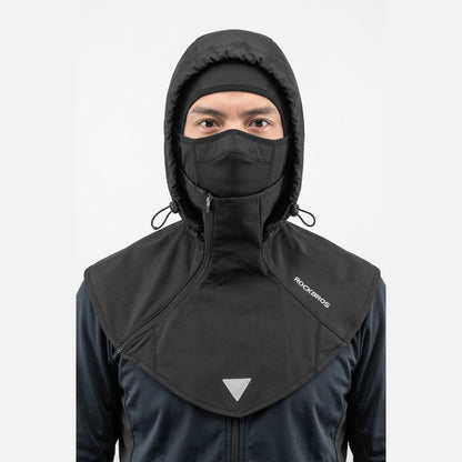 Capuche Cagoule Moto portée sur fond blanc
